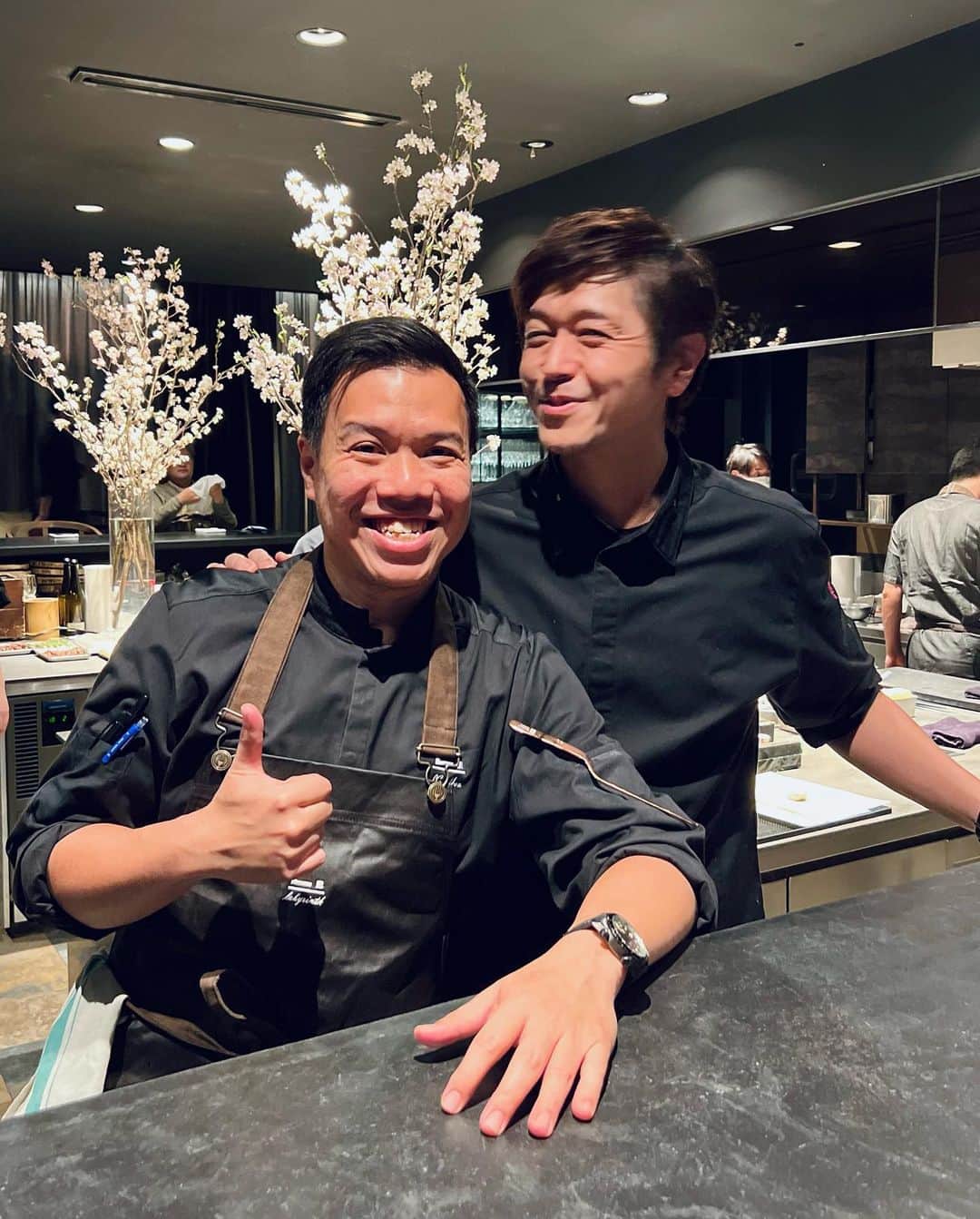 ケス Keisuiさんのインスタグラム写真 - (ケス KeisuiInstagram)「One night, or maybe two, only,  @hiroyasu_kawate and @han_lg collaborated at @restaurant_florilege   シンガポールでも開催される @theworlds50best Signature Sessions の1つでもあるコラボが一足早くフロリレージュで楽しめるとのことで行って参りました🫰  最初から最後までシンガポールを感じられるメニューばかり。きっとシンガポール🇸🇬ではさらに盛り上がるんだろうな😌。うらやましい‼️   #Worlds50Best #Asias50Best #50BestDiscovery #50besttastehunter」3月19日 0時44分 - keisui