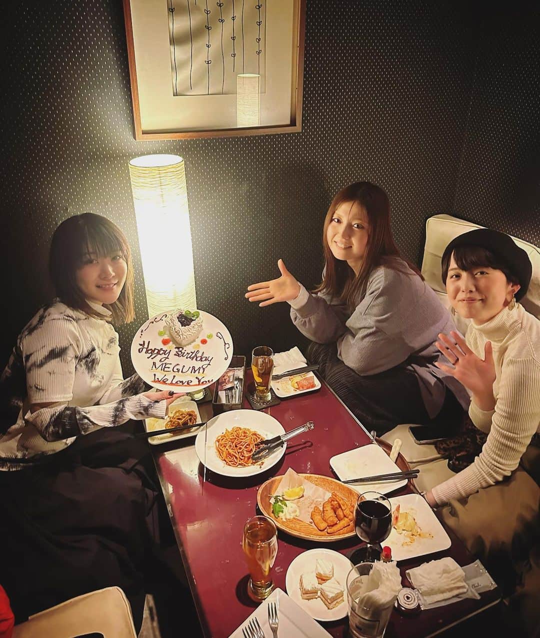 森恵さんのインスタグラム写真 - (森恵Instagram)「サプライズでお祝いしてもらって 楽しくて嬉しくて幸せな1日。 2人が「We love megumi」という新曲を歌ってくれました。 レコーディングしたら教えて欲しい。笑  #akebi #RIHO」3月19日 1時14分 - morimegumi_official