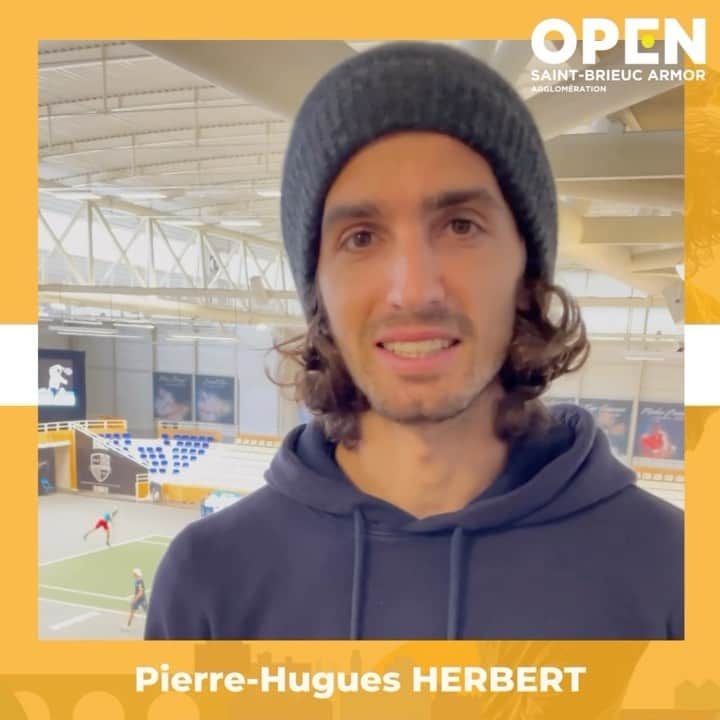 ピエール＝ユーグ・エルベールのインスタグラム：「🎥 PIERRE-HUGUES HERBERT EST ARRIVÉ À SAINT-BRIEUC 👍 Le quintuple vainqueur en Grand Chelem a reçu une wild card et attend de connaître son adversaire du 1er tour.  👉 Réponse lors du tirage au sort de ce soir 🍀 #opensaintbrieuc」