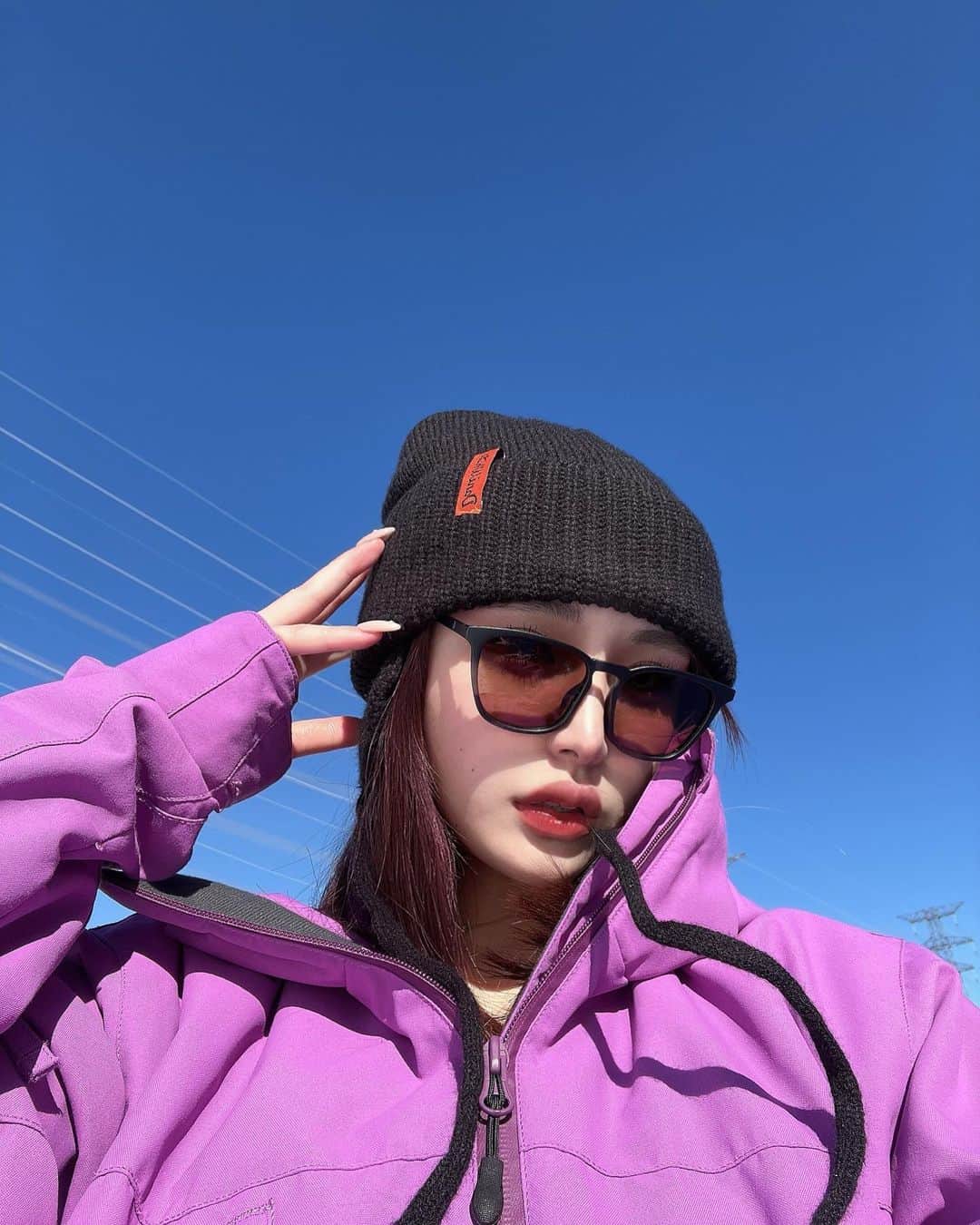 谷川聖のインスタグラム：「中学生⁈ぶりのｽﾉﾎﾞｰ🏂  普段、最低限しか使わない私の身体は正直で 翌日は無事死にました」