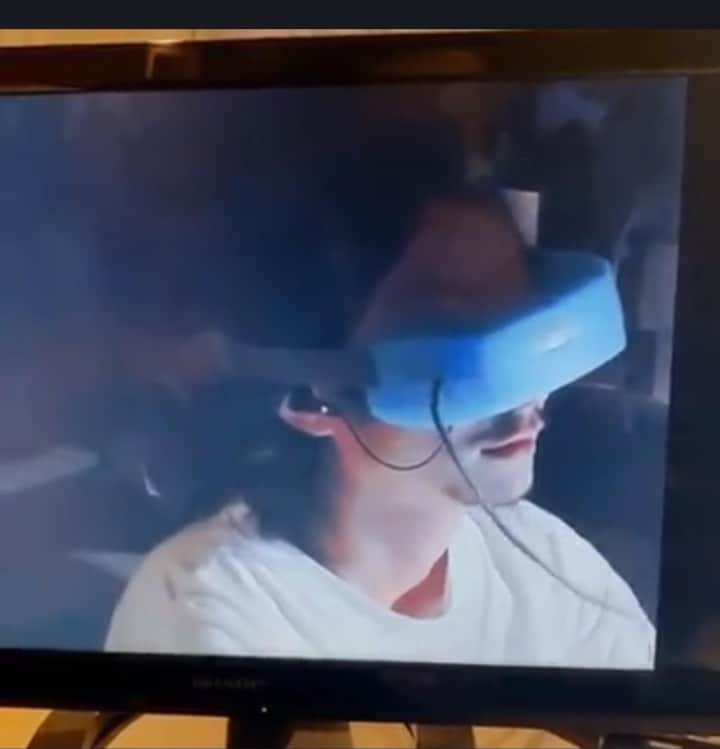 真鍋大度のインスタグラム：「Metaverse DJ in 2002  隣はKEKE😂」
