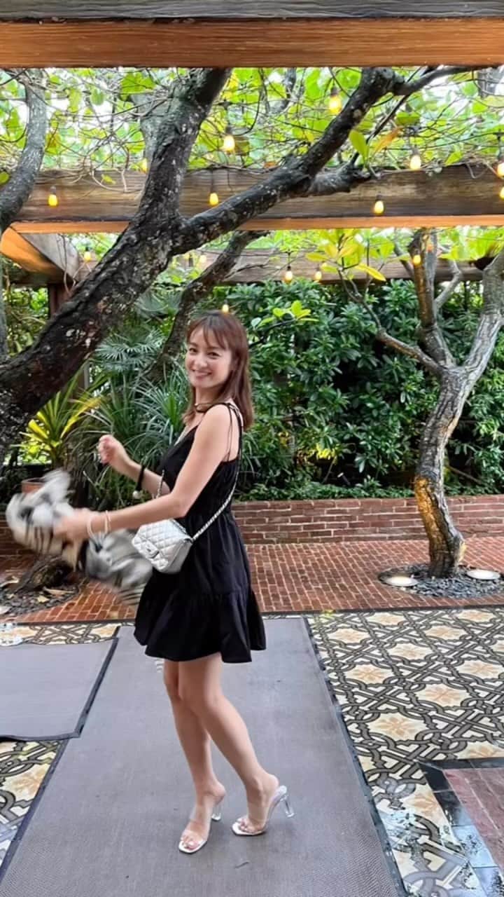 畑田亜希のインスタグラム：「日本から2人が遊びに来てくれてめちゃくちゃ楽しかった😆🥂  @jun_oogida  @naminono0625   そして安定のパクさん🍎 @ystyle_park   いっぱい喋って、いっぱい笑って、いっぱい飲んで🥂 可愛くって自然体でしっかり芯の持ってる女性達✨ホント素敵だわ😍  そしてシンガポールってやっぱり最高😍って改めて感じた🦁💕  来てくれてありがと💋  #2023 #singapore #sg #mds #marquee #ladysnightout」