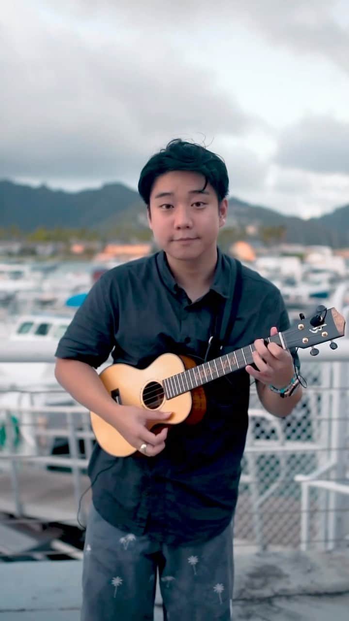 Eden Kaiのインスタグラム：「Can you guess the song I’m playing?🎶🌴⁣ 曲名を当てられる方いらっしゃいますか？⁣ ⁣ 🎥:@the.hapa.lens ⁣ ⁣ ⁣ ⁣ #ukulele #ウクレレ #fingerstyle #instrumental #fingerstyleukulele」