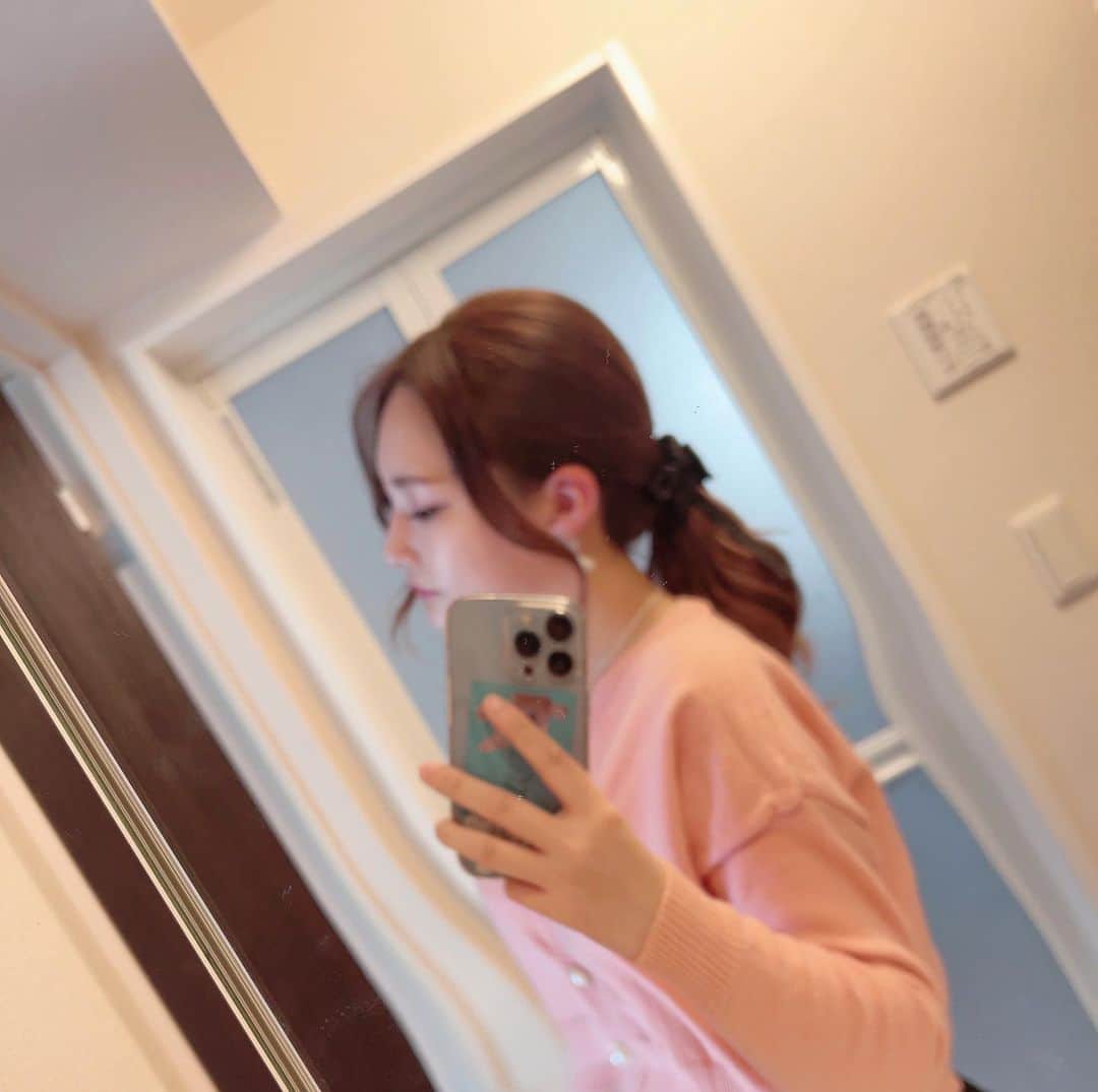 黒咲ななのインスタグラム：「. . ピンクのカーディガンほしくて 買ったピンクマン🎀💕💓💗 . . 韓国人みたいだねて言われた (色がね) . . #春服#ピンク#カーディガン#pink #鏡越しショット #selfie」