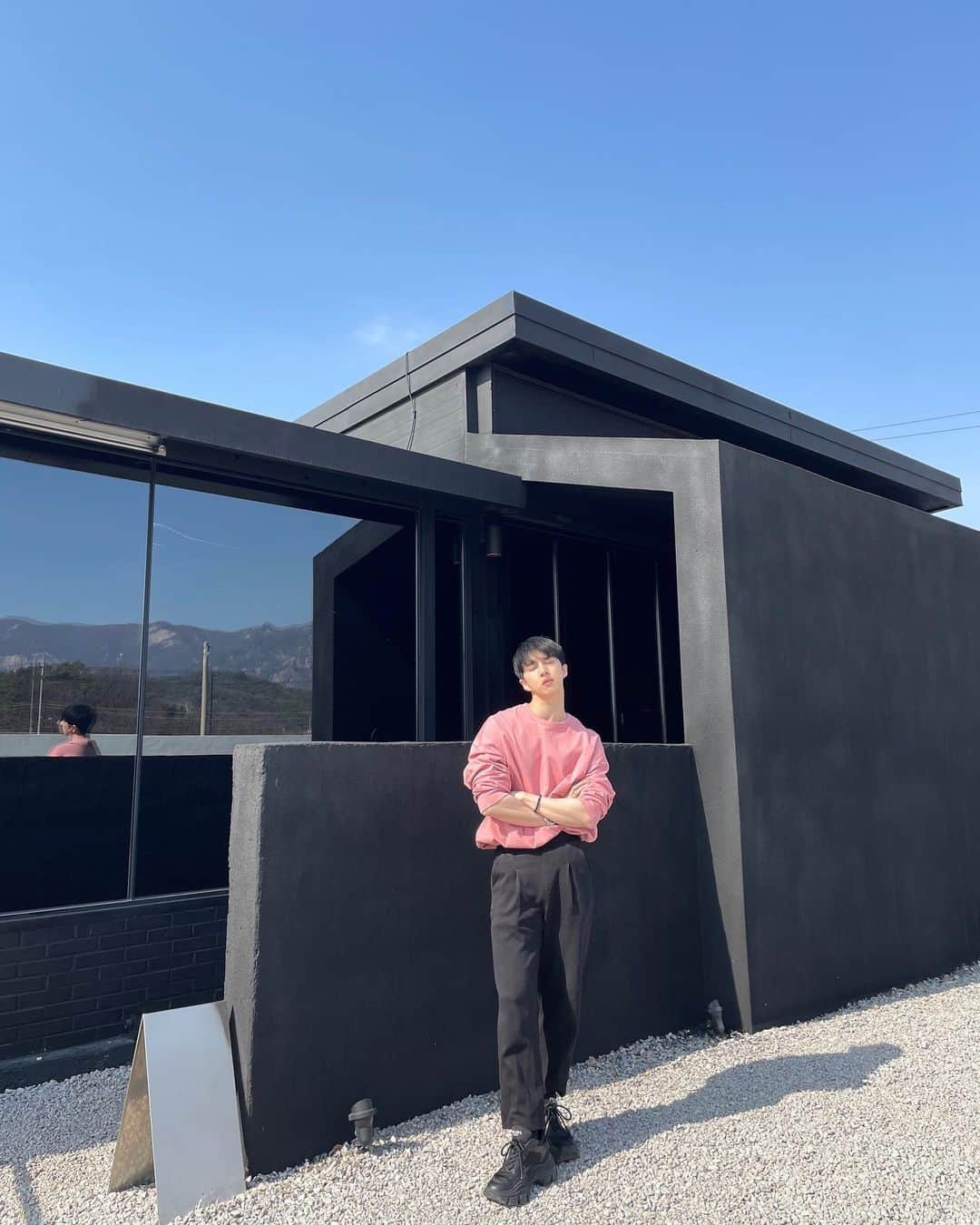 ケンのインスタグラム：「2023. 3. 18. Sat.  Travel. 🏞️ Photo By GeonHee.  #KEN #StarLight #VIXX #Jyan2 #Travel」