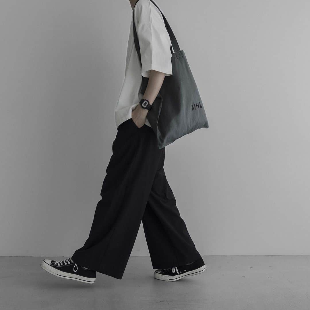 JUN / Yohukasiのインスタグラム：「⁡ ⁡ @remer_official 毎年大人気のルーズベーシックTシャツ 今年も3月25日にリリースします ⁡ 今年は9色あるので迷うと思いますが 白は安定的に使いやすいですね☺︎ ⁡ #remer #fashion #シンプルコーデ」