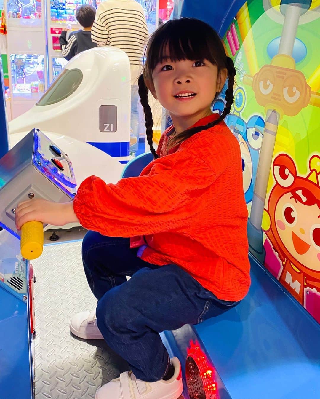 安田由紀奈さんのインスタグラム写真 - (安田由紀奈Instagram)「この1年でひょうきんさが増している...喜ばしい。 興奮すると鼻が広がる🥸 ・ 弟くんは今がひょうきんなので時期に大人しくなるか、さらにひょうきんになるか...恐ろしい。 ・ Wひょうきんだと母のツッコミ力が上がるぜ🔥  #ひょうきん  #ひょうきん娘 #4歳 #女の子 #1歳男の子　 #女の子ママ  #キッズコーデ #マーキーズ  #markeys  我が家の #キッズモデル」3月18日 18時41分 - toatoachannel