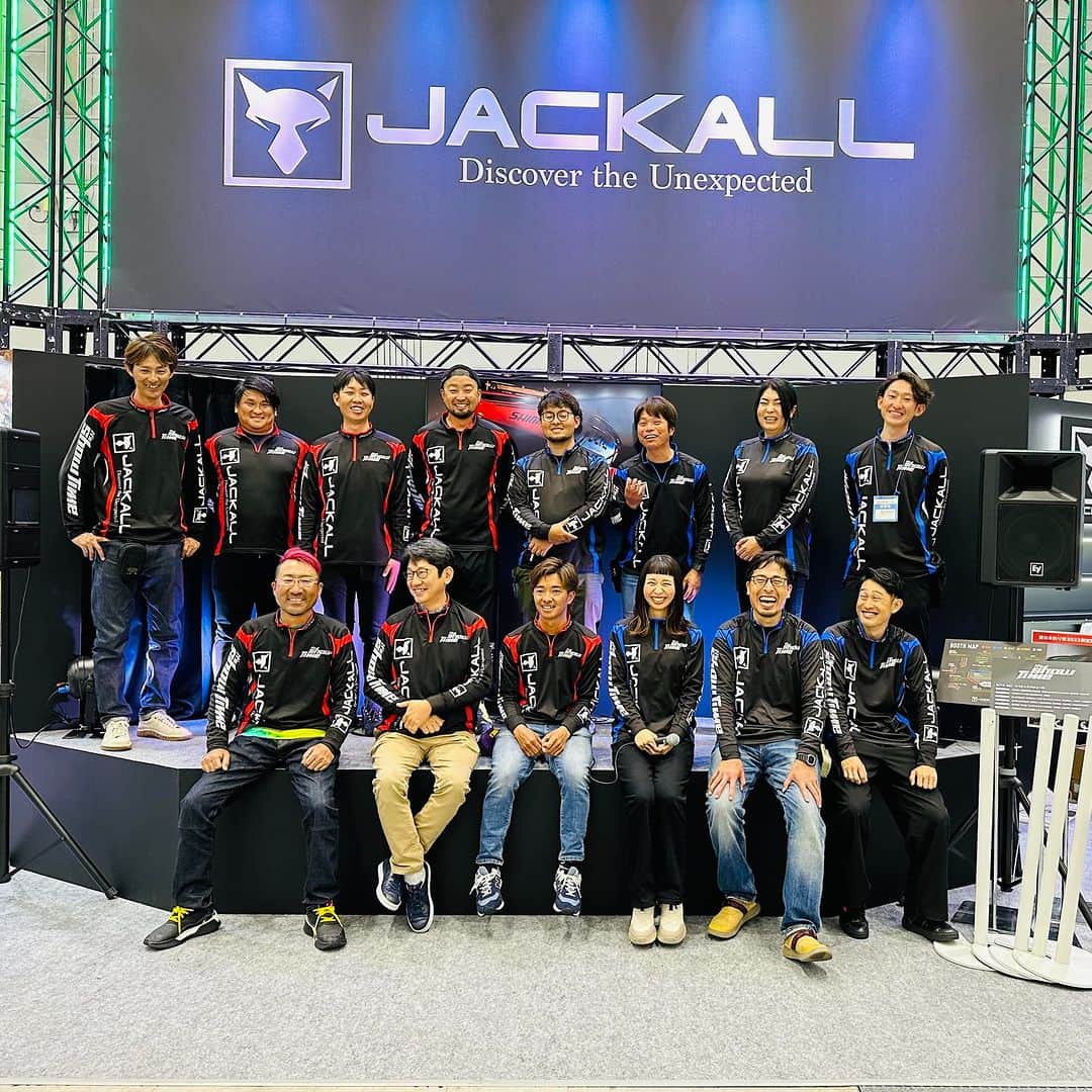 ジャッカルのインスタグラム：「西日本釣り博2023の初日が終了しました。 ジャッカルブースへのたくさんのご来場ありがとうございました。 明日も皆さんのお越しをお待ちしております。  #ジャッカル #JACKALL  #jackalllures #jackall_showtime」