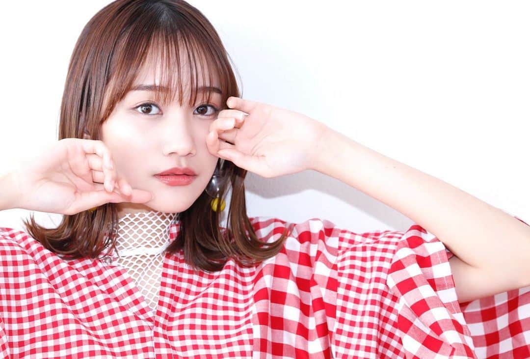 のインスタグラム：「いつもと違うメイク&可愛い衣装で撮っていただきました💄  #作品撮り」