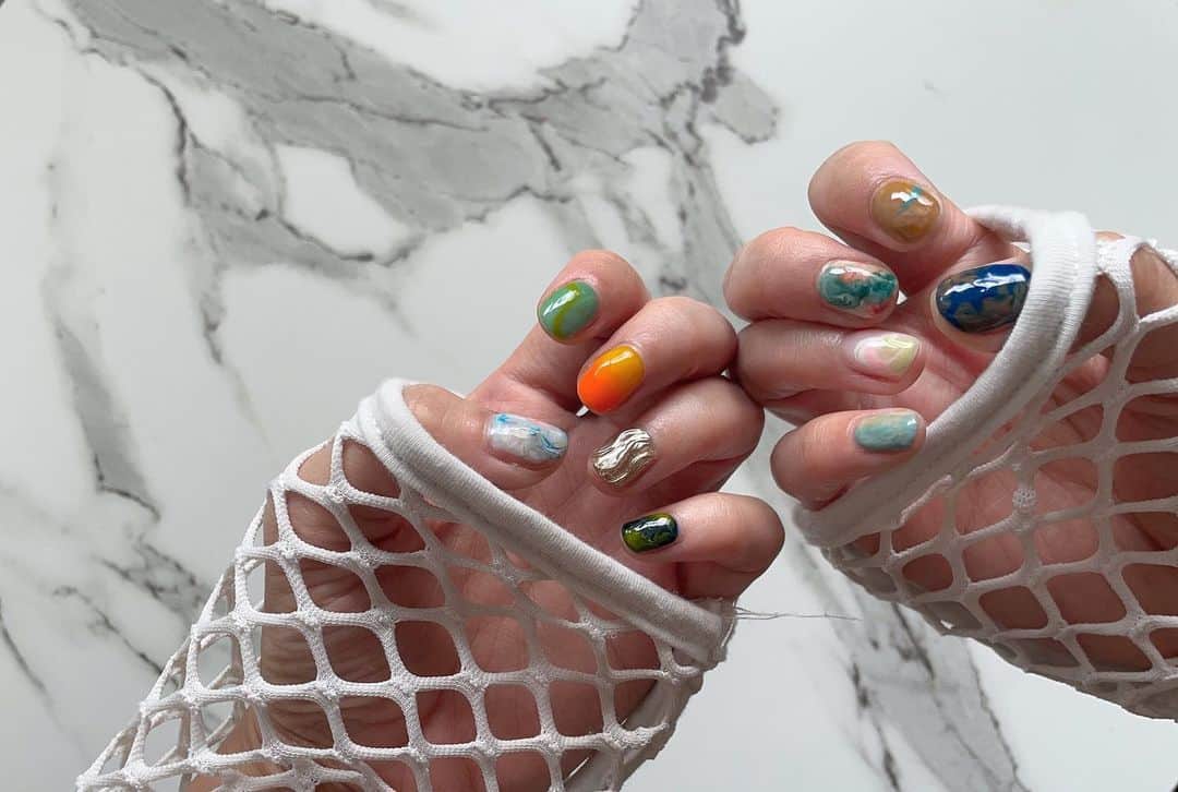 永田レイナのインスタグラム：「セルフネイル史上最高作品 だと思っている今のお爪💅  #reinails🖤  #selfnail #セルフネイル」