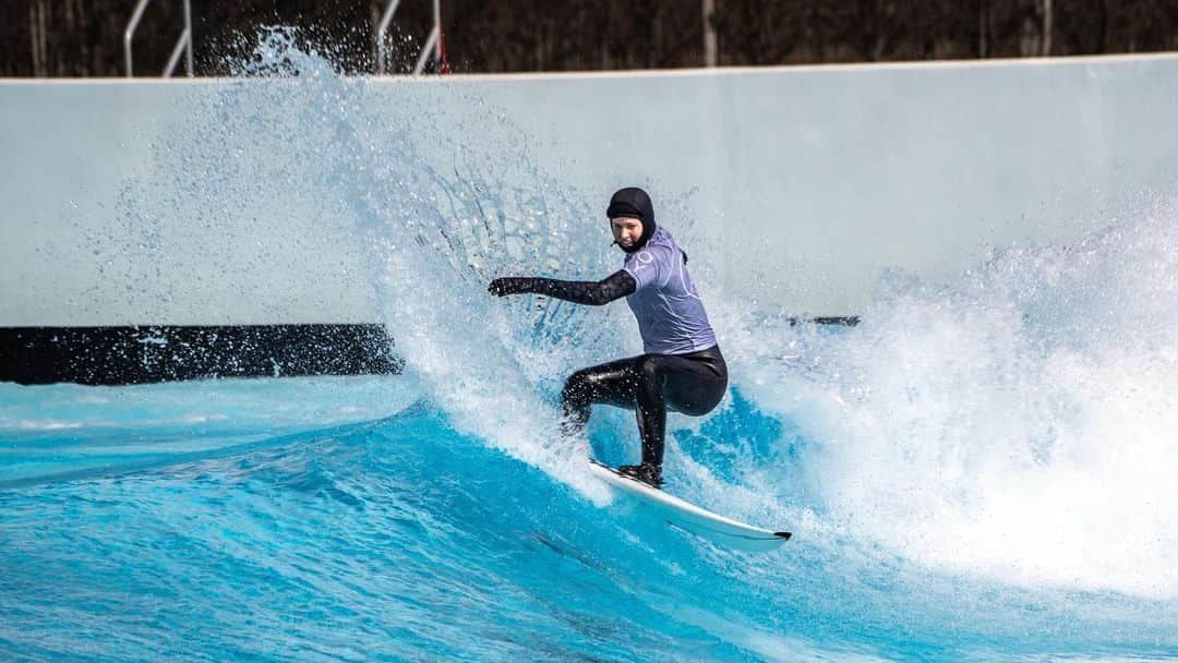 のインスタグラム：「Finishing my race tour in Europe with a little surf session 😜 #Veysonnaz➡️ #MntStAnne 📸 @calvinchapman」