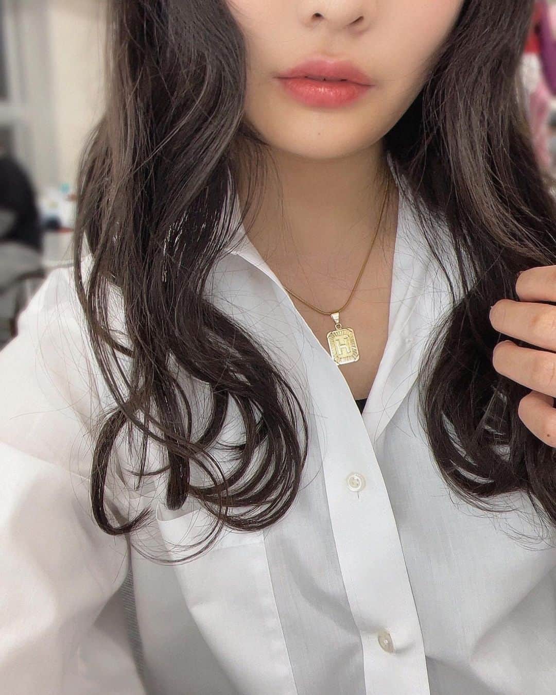 西本ヒカルさんのインスタグラム写真 - (西本ヒカルInstagram)「・ 🤍🪄『H』  可愛くておしゃれなデザインのネックレス.〖necklace〗🤍  春夏服にぴったりで嬉しいです☺︎  🐚🌊  #summerycoco  #necklace」3月18日 19時32分 - hikaru_nishimoto1231