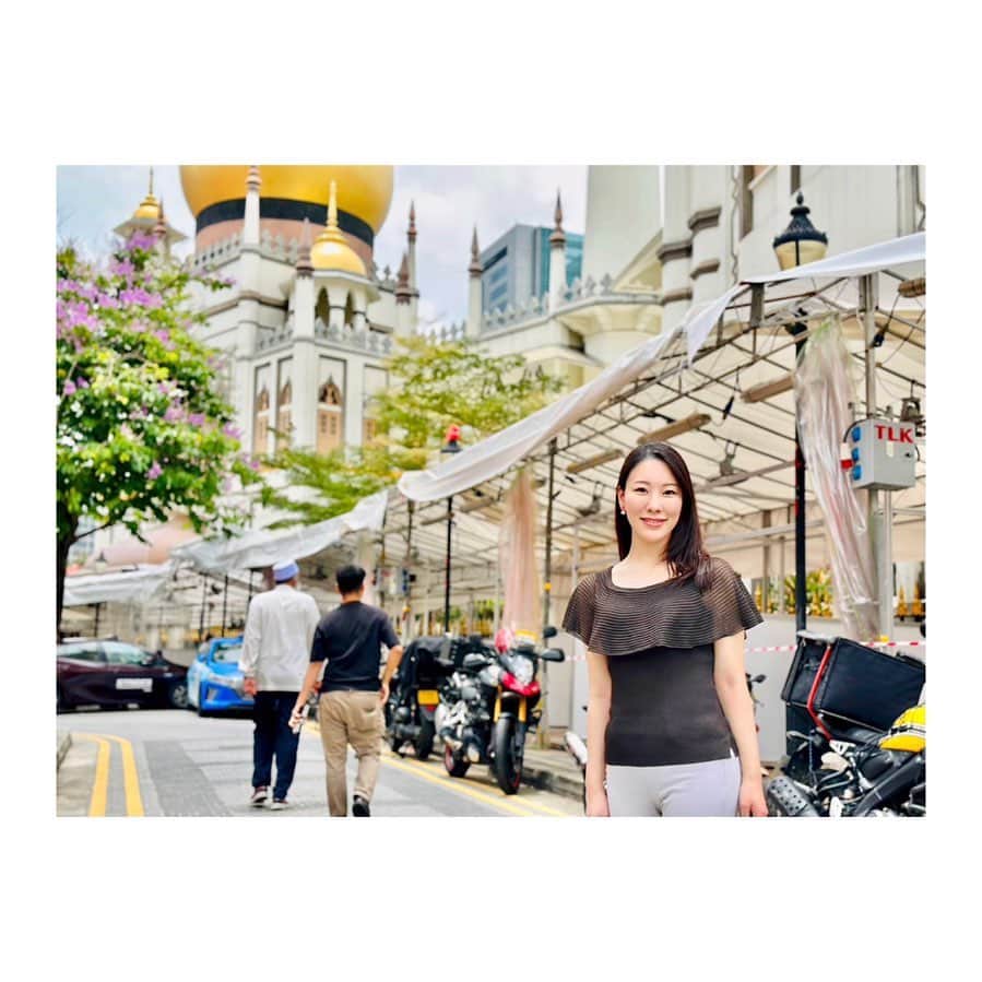西川礼華のインスタグラム：「It was the moment when the rain stopped and it just cleared up 😊 The day before our cadaver training program in Singapore, we took a stroll down Arab Street.  #singapore #sightseeing  #ayakanishikawa  #西川礼華」