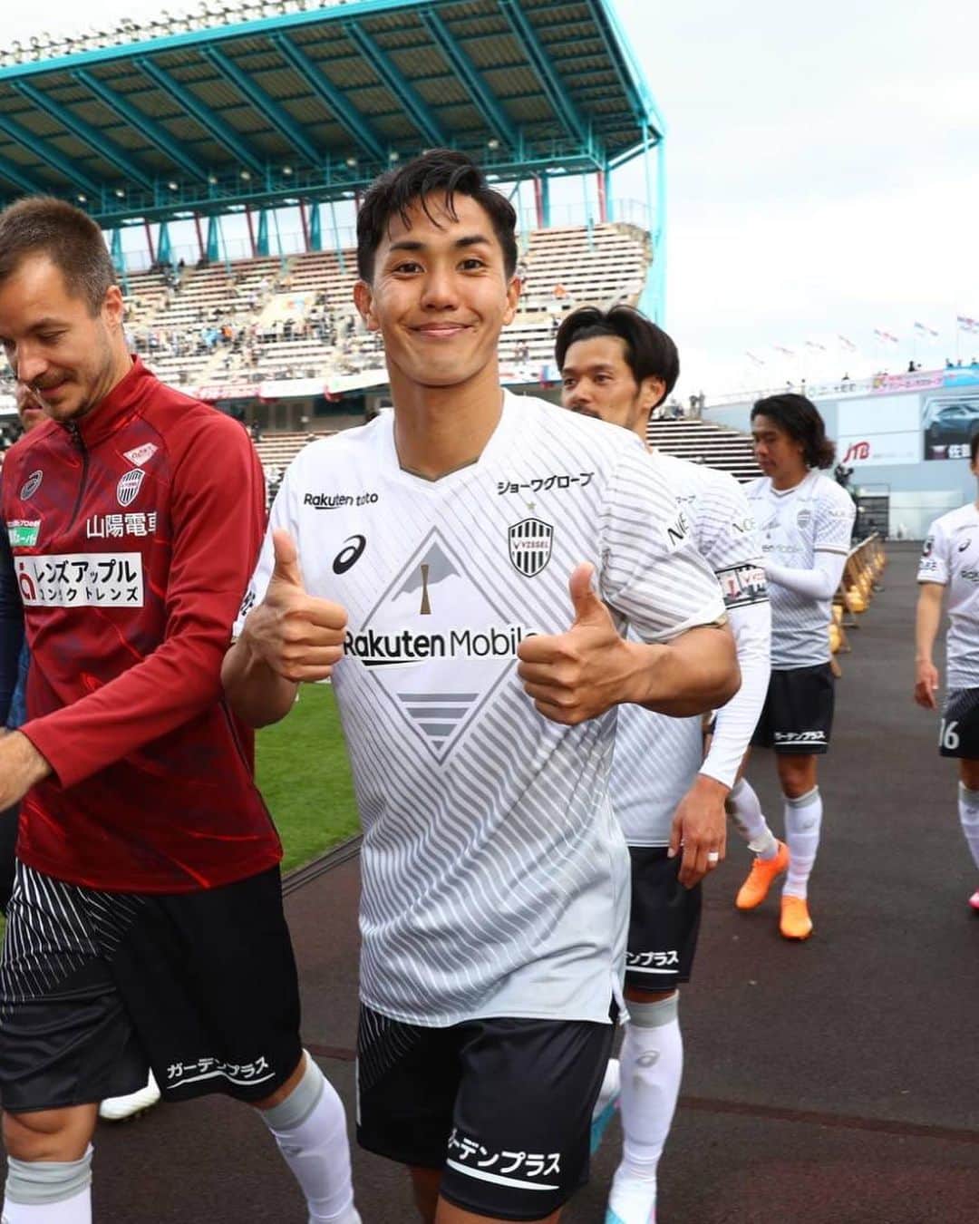 武藤嘉紀のインスタグラム：「ナイス勝利!! 応援ありがとうございました! Keep working hard and keep smiling 👍 #ヴィッセル神戸#visselkobe  #武藤嘉紀」