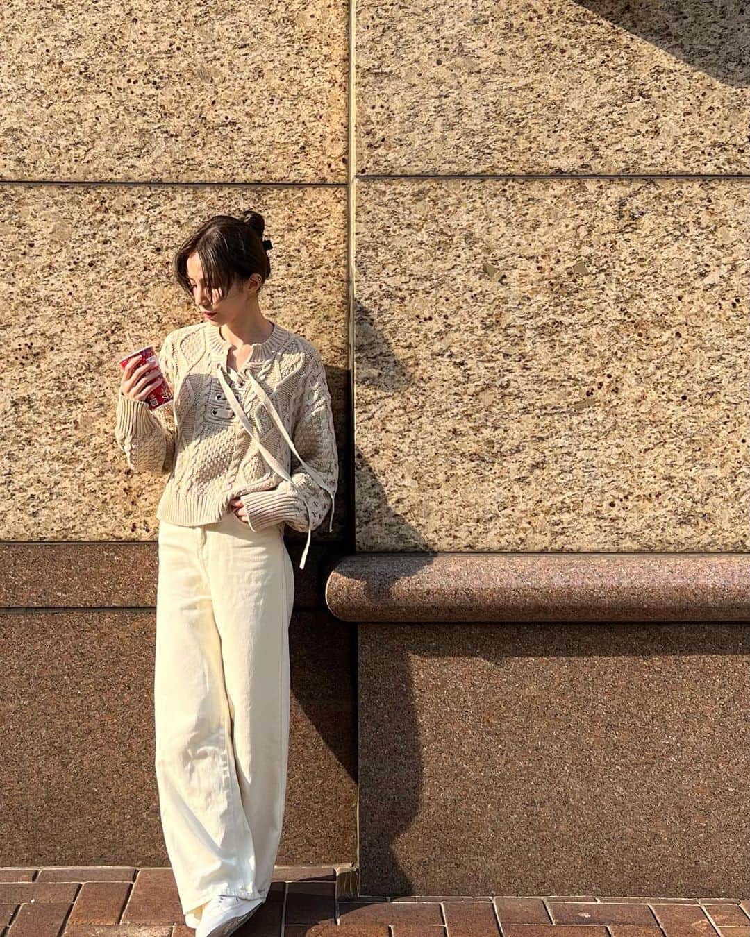 チャン・チュンニンのインスタグラム：「享受春日的陽光 ☀️  ootd: @dazzlingdazzlin」