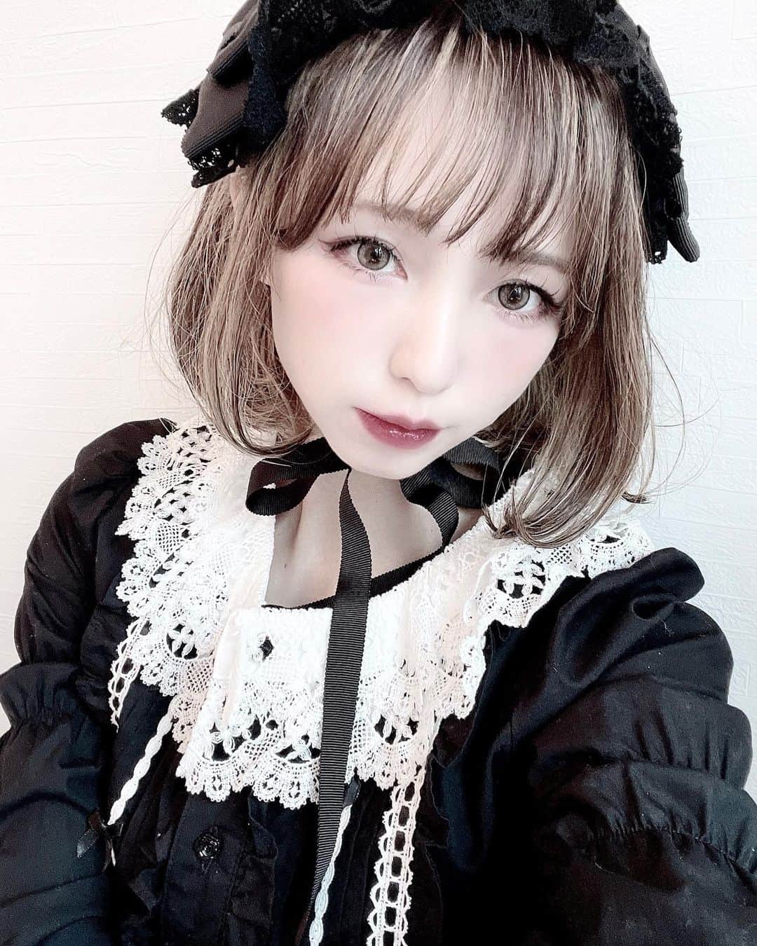 のインスタグラム：「懐古ロリィタすきです。  #lolitafashion #懐古ロリィタ #ロリータ #甘ロリ #babythestarsshinebright  #ゴスロリ #黒ロリ #sweetlolita」