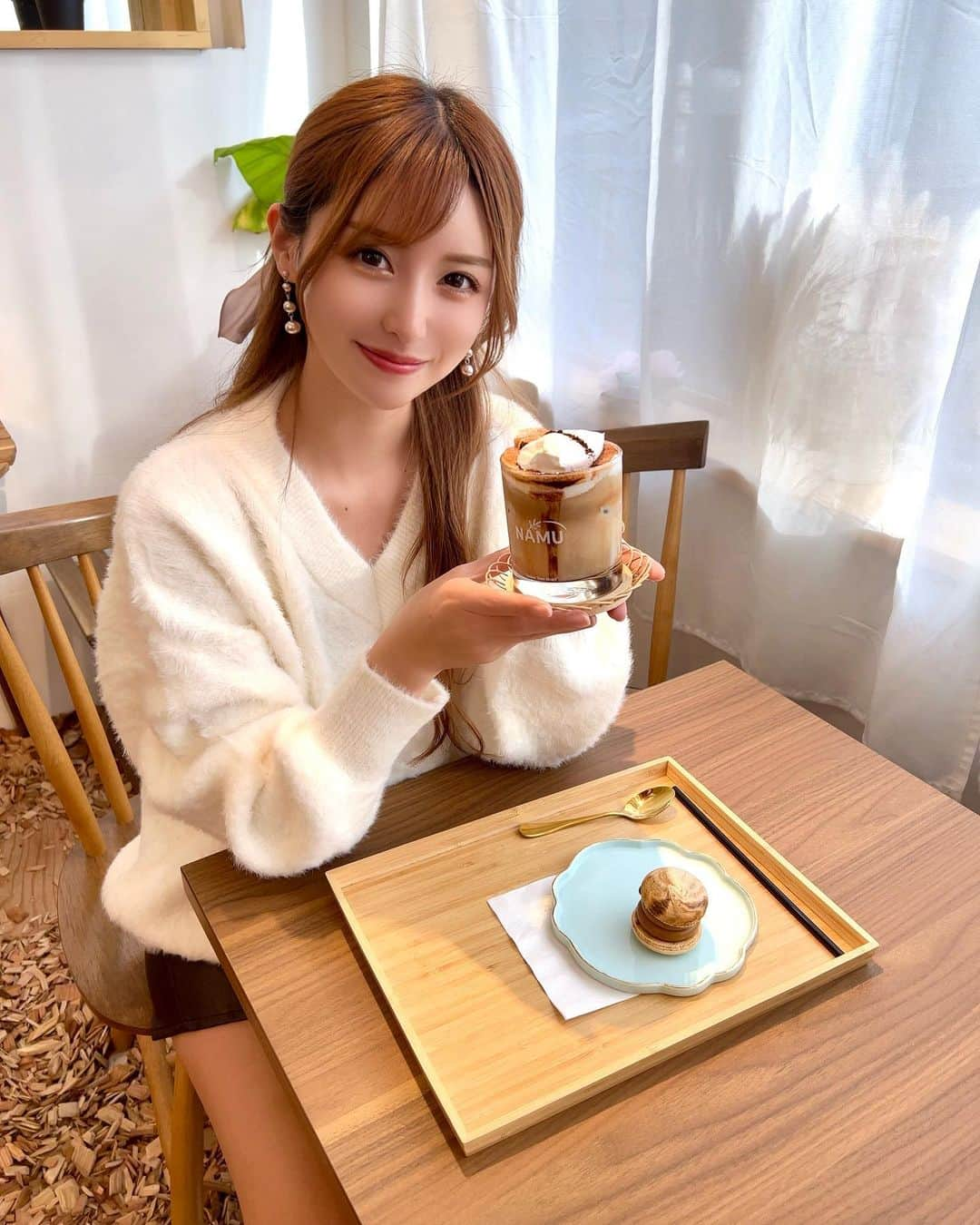 SAYAのインスタグラム：「. . 淡色の韓国風カフェ🫧🎀 . MANU CAFE☕️𓂃 𓈒𓏸 📍 東京都渋谷区神宮前4丁目25-35 2F . . #原宿 #原宿カフェ #表参道 #時間差投稿 #表参道カフェ #manucafe #カフェ #カフェ巡り #マカロン #instagram #instagood #cafe  #coffee #cake #cute #카페스타그램 #카페 #카페그램 #좋아요 #데일리 #일상」