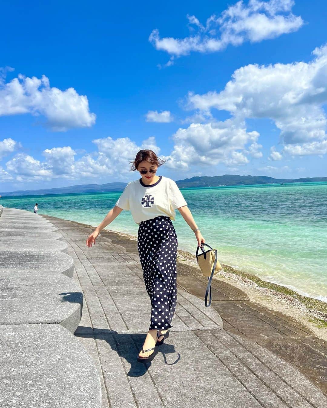 野嶋紗己子さんのインスタグラム写真 - (野嶋紗己子Instagram)「少し前ですが、 遅めの夏休み？を頂き4年ぶりの遠出をしてきました。☀️  太陽と海のエネルギーって凄いですね。 何故か心が元気になる！ #古宇利島#okinawa taken by 母。」3月18日 20時02分 - nojima_sakiko