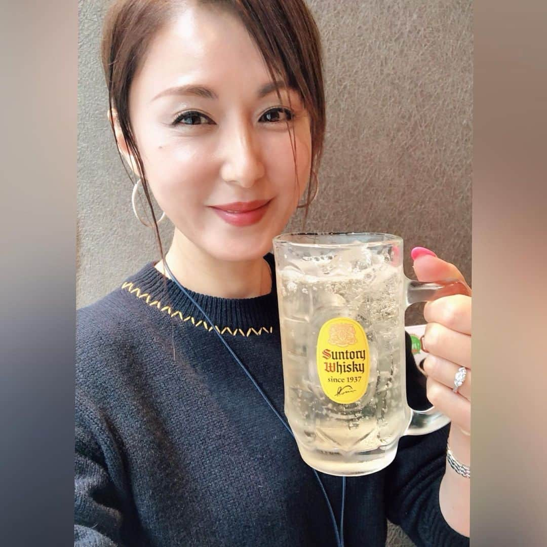 Yuuさんのインスタグラム写真 - (YuuInstagram)「♡ お疲れ様です 週末は早めの乾杯🍻  #乾杯 #cheers  Have a nice weekend 💖  🦋悠々凜々🦋  #笑うかどには福来たる #around50 #今日1日を大切に　 #アラフィフ　 #大人女子 #セルフィー #smile  #selfy   いつも沢山の👍いいね📝&コメント 本当にありがとうございます  とても癒されてます💓」3月18日 20時23分 - yuu_yuu_rin_rin