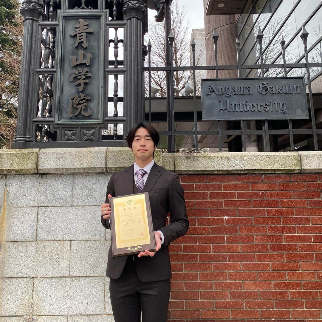 SuzukiAtsuhiroのインスタグラム：「昨日、1月に開催されたWorld University Gamesの結果に対して、青山学院大学様より表彰していただくことができました。大学最後の年だったので、とても嬉しいです😊 このような機会をいただき、これまで文武両道で頑張ってきてよかったなと改めて実感することができました🙇‍♂️ ありがとうございました🙏 ・ 🎓 @aoyamagakuinuniversity  ・ @romesds_japan  @girosnow_japan  @dominatorwax  @ebsmission  @hope__og  @the.suns  @lakeplacid2023  #青山学院大学 #星野リゾート #アルツ磐梯スキー場 #hoshinoresorts #altsbandai #romesds #giro #dominator #ebsmission #hope #thesuns #チューンナップ工房mk #スノーボード #スノボ #snowboard #snowboarding #snowboarder #instagood #instalike #いいね返し」