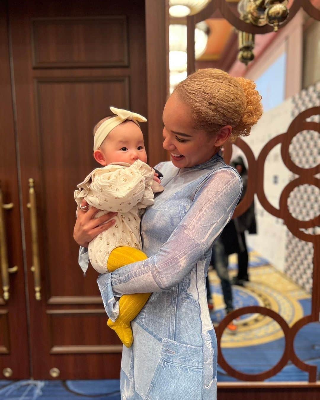 宮本エリアナさんのインスタグラム写真 - (宮本エリアナInstagram)「Sweet baby girl🥺❤️ なんて可愛いの😭💗 おかげで疲れが吹っ飛びました！！ 女の子欲しいいぃぃ😂笑笑  #babygirl#sweet#cute#baby」3月18日 20時28分 - arianamiyamoto