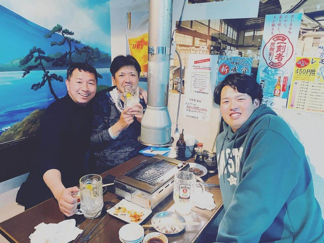 岡本篤志さんのインスタグラム写真 - (岡本篤志Instagram)「西武ライオンズ長田コーチと渡邊勇太郎投手ご近所会！ . 長田さんは現役時代に切磋琢磨した先輩！ 色んな思い出がある。 渡邊勇太郎投手は若いし、デカいし、有望で活躍が間違いない投手！ . 本当に楽しい時間だった！ やっぱり野球好きだなー！ . @nabeulions12  @seiburaionzu  #埼玉西武ライオンズ #seibulions #プロ野球#プロ野球コーチ #プロ野球選手#野球#野球好き」3月18日 20時40分 - a.okamoto22