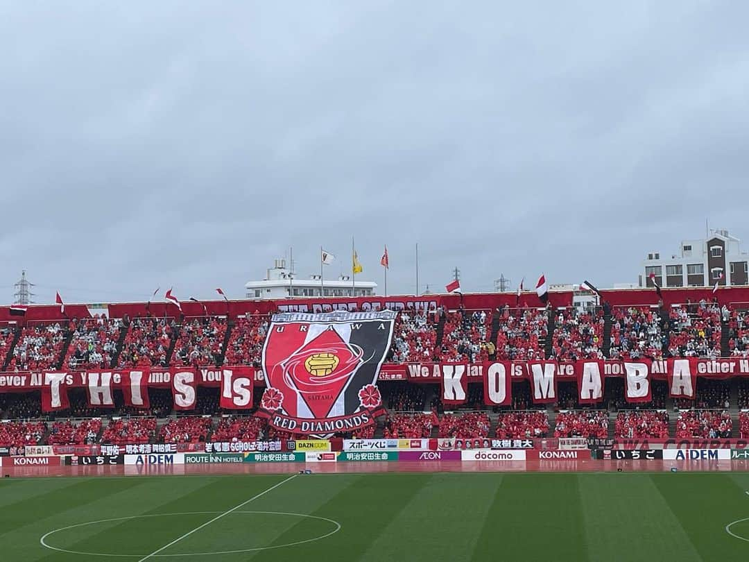 加藤美和のインスタグラム：「. Covered the match, Urawa Reds vs Albirex Niigata! Was a heated game! Found gorgeous flowers at the stadium! . 浦和レッズとアルビレックス新潟の 試合取材✏️ やったぁ〜✨ 白熱した試合でしたね⚽️ 雨の中、お疲れ様でした🍀  浦和駒場スタジアムで 華やかな お花をみ〜つけた🎶 . . 📻📻📻📻📻📻📻📻📻📻 🎙FM NACK5🎙 毎週月曜日〜金曜日の朝6:50- 浦和レッズの応援番組 “REDS RUN TO VICTORY” 📻📻📻📻📻📻📻📻📻📻 . @miwakato_ ←他の投稿はコチラ . . #urawareds #albirexniigata #soccer #football #jleague #浦和レッズ #浦和 #レッズ #アルビレックス新潟 #新潟 #jリーグ #浦和駒場スタジアム #サッカー #フットボール」