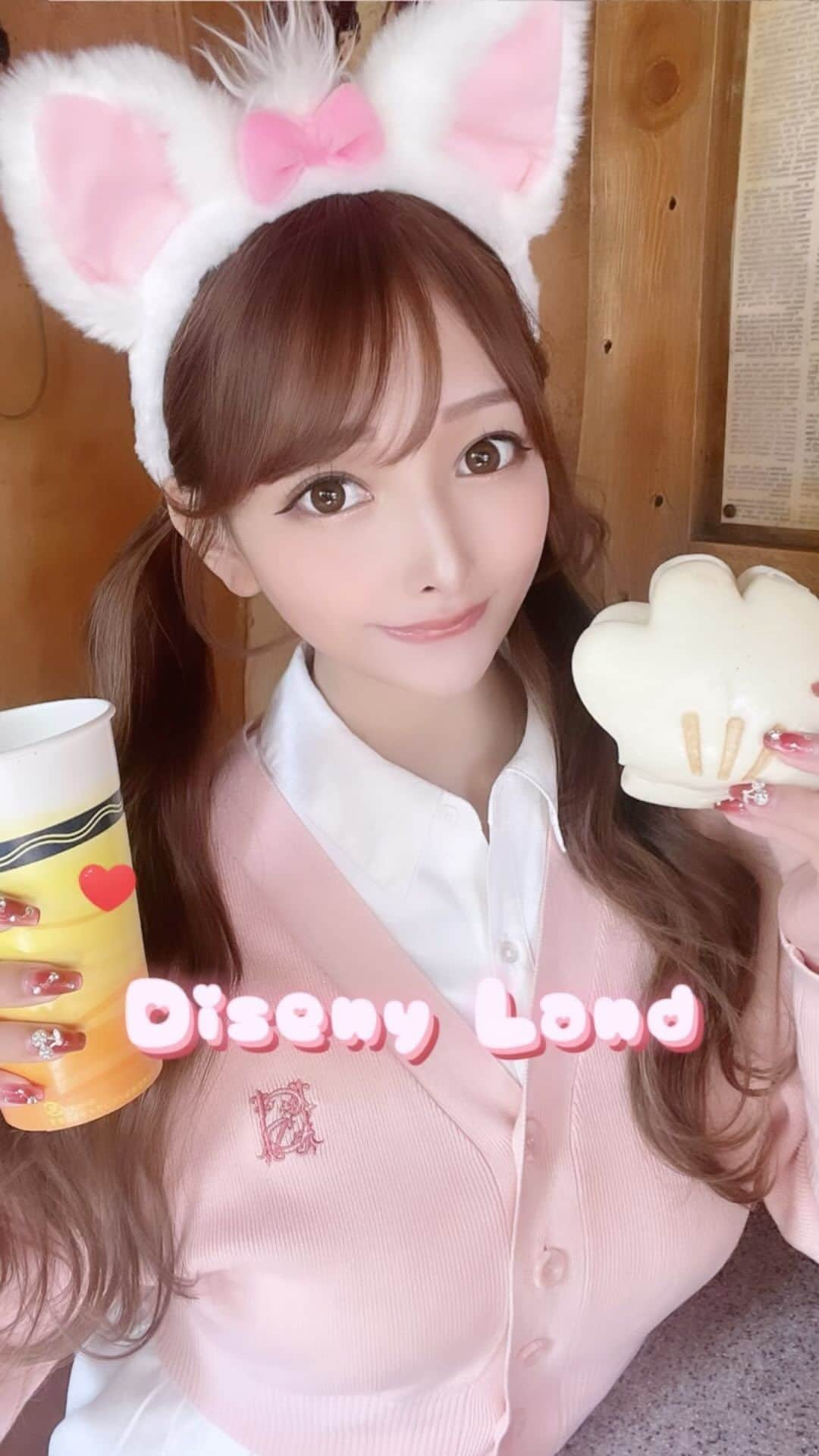 藤咲くるみのインスタグラム：「TokyoDisneyLand🤍 ・ ・ #ディズニー #ディズニーランド #マリーちゃん #マリーちゃんコーデ #彼女感 #デート風 #diseny #disneyland」