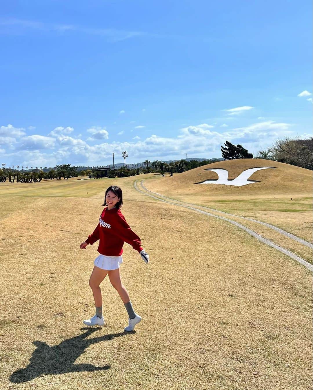 永尾まりやのインスタグラム：「数日前の⛳️ 館山カントリークラブ景色が南国みたいでとっても綺麗でした☺️ 雨の日が続きそうだけど4月はたくさんゴルフ行こう⛳️😌」