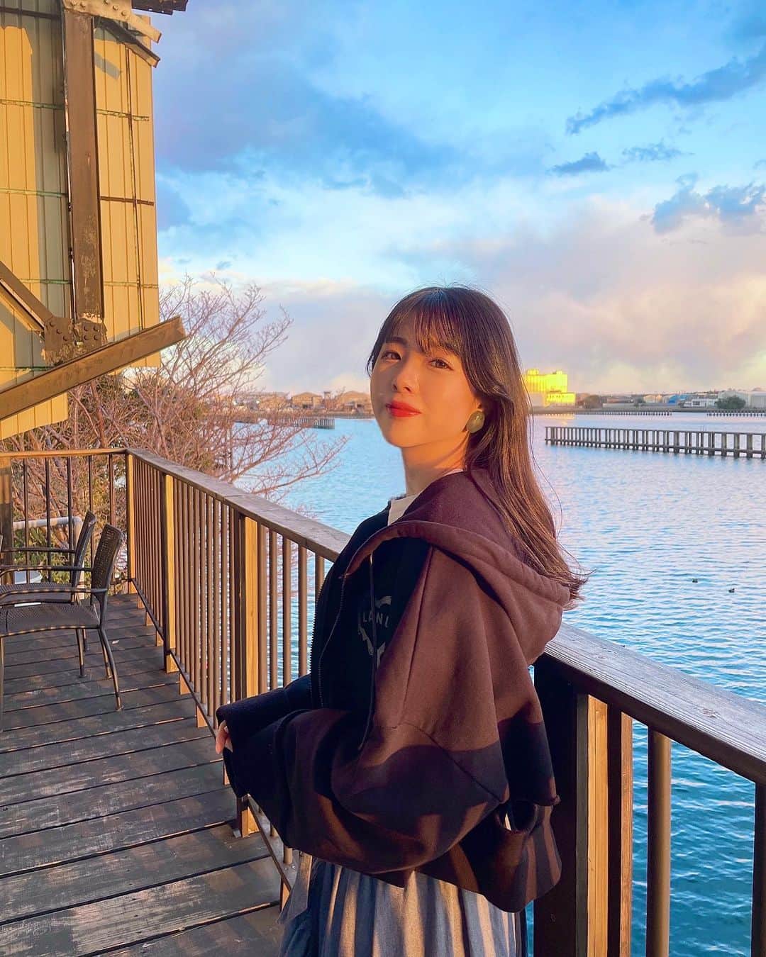 中西香菜のインスタグラム：「撮影合間に撮ってもらったお気に入りの写真🌟  最近あったかくなったり、寒くなったり不思議な感じですね🤔 みんなが体調崩しませんように🤧👏」