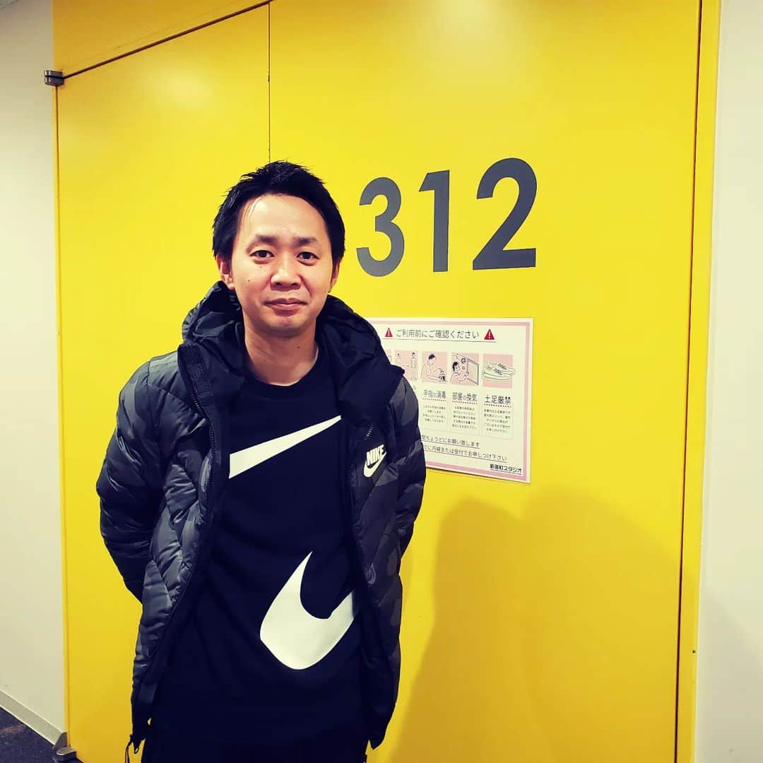 酒井貴浩さんのインスタグラム写真 - (酒井貴浩Instagram)「35歳になりました。 もう立派なおじさんですが今年一年も抗いながら一つ一つの仕事に誠実に向き合って行きたいと思います。 ご連絡頂いた方々ありがとうございました！ 今日の一枚と共に。 出会いに感謝！ #酒井貴浩」3月18日 21時22分 - takahiro_sakai_official