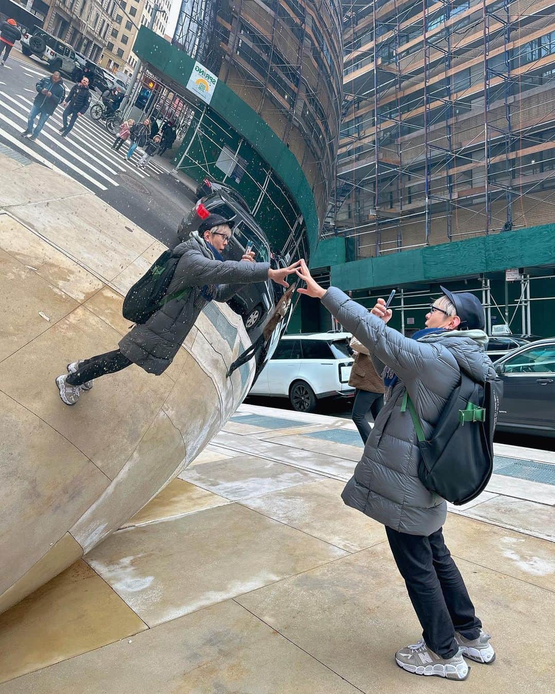 tokuのインスタグラム：「来週、3/22にカバコレリリースです。よろしくお願いします。  寒かったけど、散歩しまくってた図。 帰国してから、食が戻ったせいか、食べ過ぎか…⁉️ 逆流性食道炎なう。つらい😢」