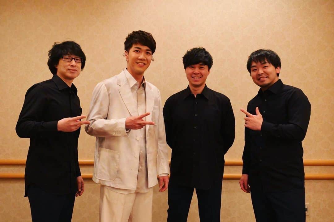 のインスタグラム：「今日は名古屋東急ホテルさんでディナーショー✨ 昼夜2回公演、昼も良かったけど夜の盛り上がりがハンパじゃなかった🙄笑 久々の名古屋、めちゃめちゃ最高でした！ 全国ツアーで5月にまた帰ってきます、その時もみんなに会えますように🥺  #名古屋東急ホテル #ディナーショー #ありがとう #久々の名古屋 #次回はツアーで #handsmade #陽はまた昇る #中澤卓也」
