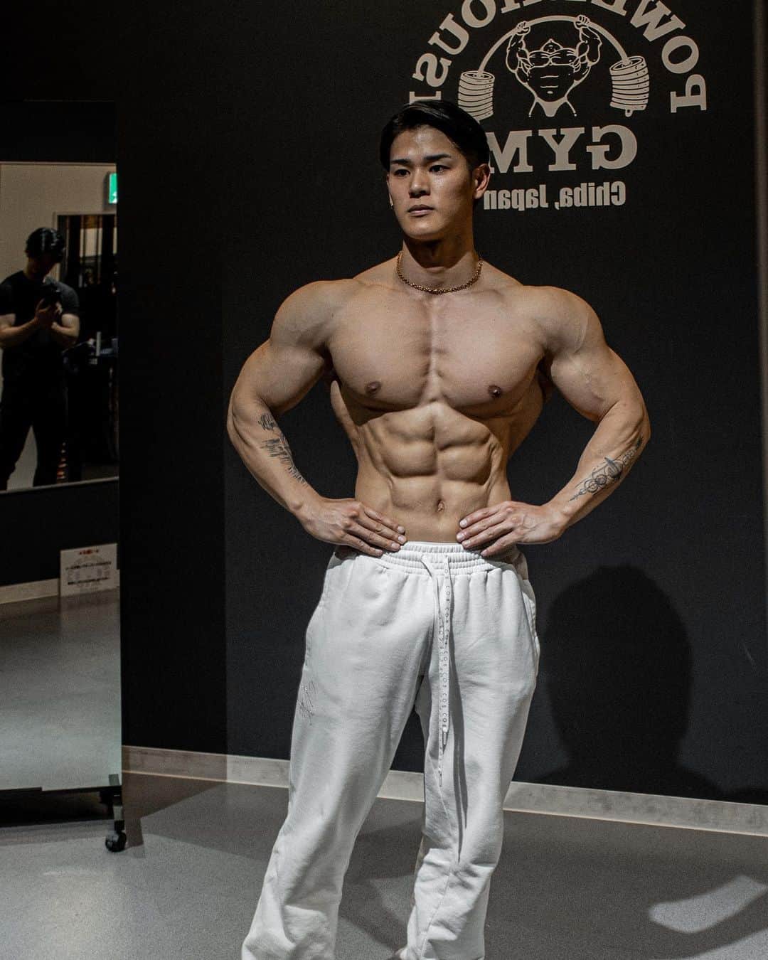 のインスタグラム：「9 weeks out🥊 あと9週間。まだまだこれから🥳 ・ ・ ・ ・ ・ #fitnessmotivation  #mensphysique  #chestday」