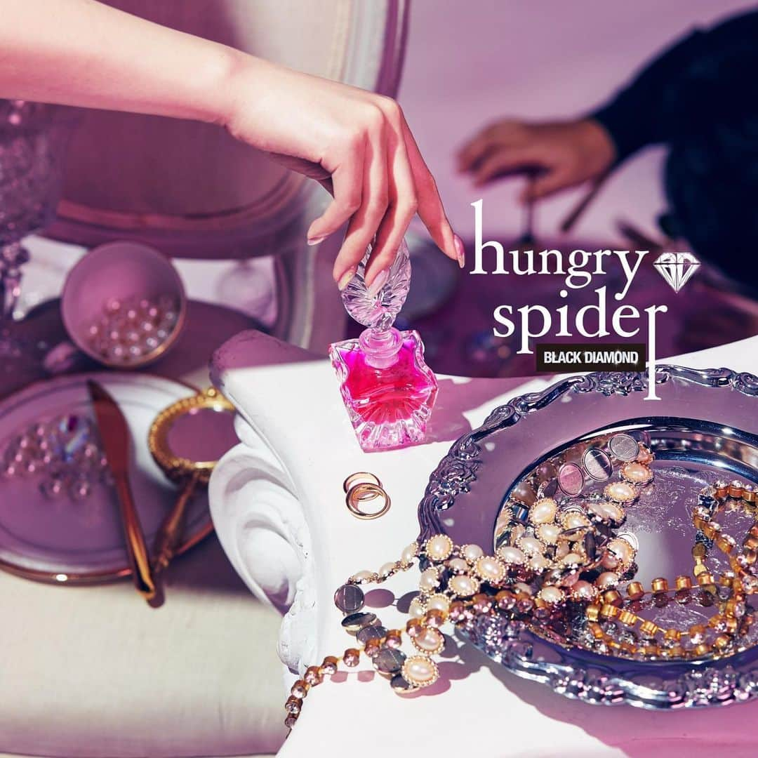 沖田杏梨のインスタグラム：「"Hungry Spider" 21st March release!!  One more!? Jacket revealed!!! もうひと作品？！ ジャケット写真公開🕷 另一個？ 封面圖公開🕷  凄くキラキラ可愛くて、オシャレな作品。甘い毒を持った蜘蛛はあなたを虜にさせちゃう。 私も公開がドキドキです！  A very sparkly, cute and stylish piece of work. Sweet poisonous spiders will make you fall in love with us. I'm thrilled about the reveal too!  非常閃亮、可愛和時尚的作品。甜蜜的毒蜘蛛會讓你愛上它們。 我也很高興揭曉！  🖤🖤🖤🖤🖤🖤🖤🖤🖤 Now pre-order available in プレオーダー始まりました！ 預購開始了! ✅iTunes 🖤🖤🖤🖤🖤🖤🖤🖤🖤  21st March 21:00〜(JPN time)  Commemorative youtube live streaming. 記念youtube生配信決定！ 紀念性的 YouTube 直播決定了！  ↓↓↓ @blackdiamond_official_account   ※ Available on ALL streaming media later. 後にALL配信媒体で聞けるようになります。 以后可在所有流媒体上使用。  #blackdiamond #black_diamond #hungryspider #début #bdanri」