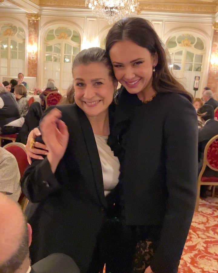 のインスタグラム：「Thank you everyone who came to see us last night at the opening night of La Traviata in Opera de Monte-Carlo ♥️ special thank you to the incredible Cecilia Bartoli @ceciliabartoli - always a true inspiration 🌟 for me since I was young. To my super talented colleagues and to our amazing conductor Massimo Zanetti ♥️   Was happy to see the brilliant @daniellozakovich again 💋  And of course we all missed our beloved Maestro Placido Domingo @placido_domingo !!! We hope to see him very soon!!!  @tenorjaviercamarena @maxcavalletti @federica_sardella @alejandro.del.angel」
