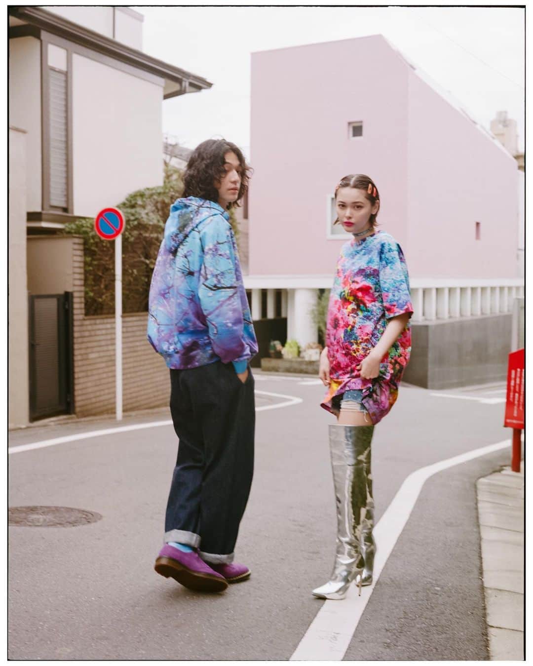 Kisshomaru S.のインスタグラム：「Tina Tamashiro @tinapouty and Masaki Seko @masaki.seko wearing Desigual @desigual x M / mika ninagawa for @tfpjp   styling: miki aizawa @mikitiaizawa  hair&make up: masayoshi okudaira @masayoshiokudaira  edit & text: honami wachi @wachihonami and risa matsumoto @shygirl_brbr」