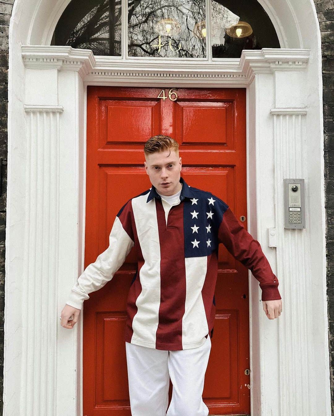 レオ・マンデラのインスタグラム：「Rugby shirt vibes with #TommyxShawn. #TommyHilfiger #ClassicsReborn」