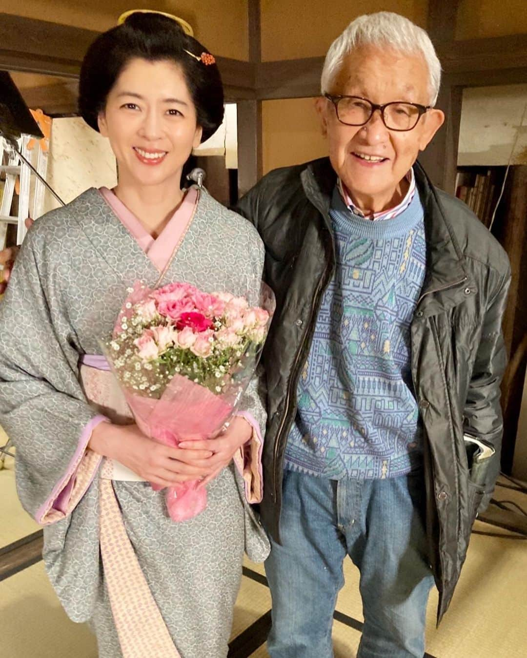 中山忍さんのインスタグラム写真 - (中山忍Instagram)「吉川一義監督と✨  今回も 口から心臓が 飛び出しそうなくらい 緊張しました💦  大好きな 吉川監督に 褒めてもらいたい …欲ですねぇ  次回は無欲で頑張ります！ 次回がありますように🙏  #テレビ朝日 #水谷豊 さん主演 ドラマスペシャル 『#無用庵隠居修行6』  #お咲 #料亭初花 #女将」3月18日 22時18分 - _shinobu_nakayama_