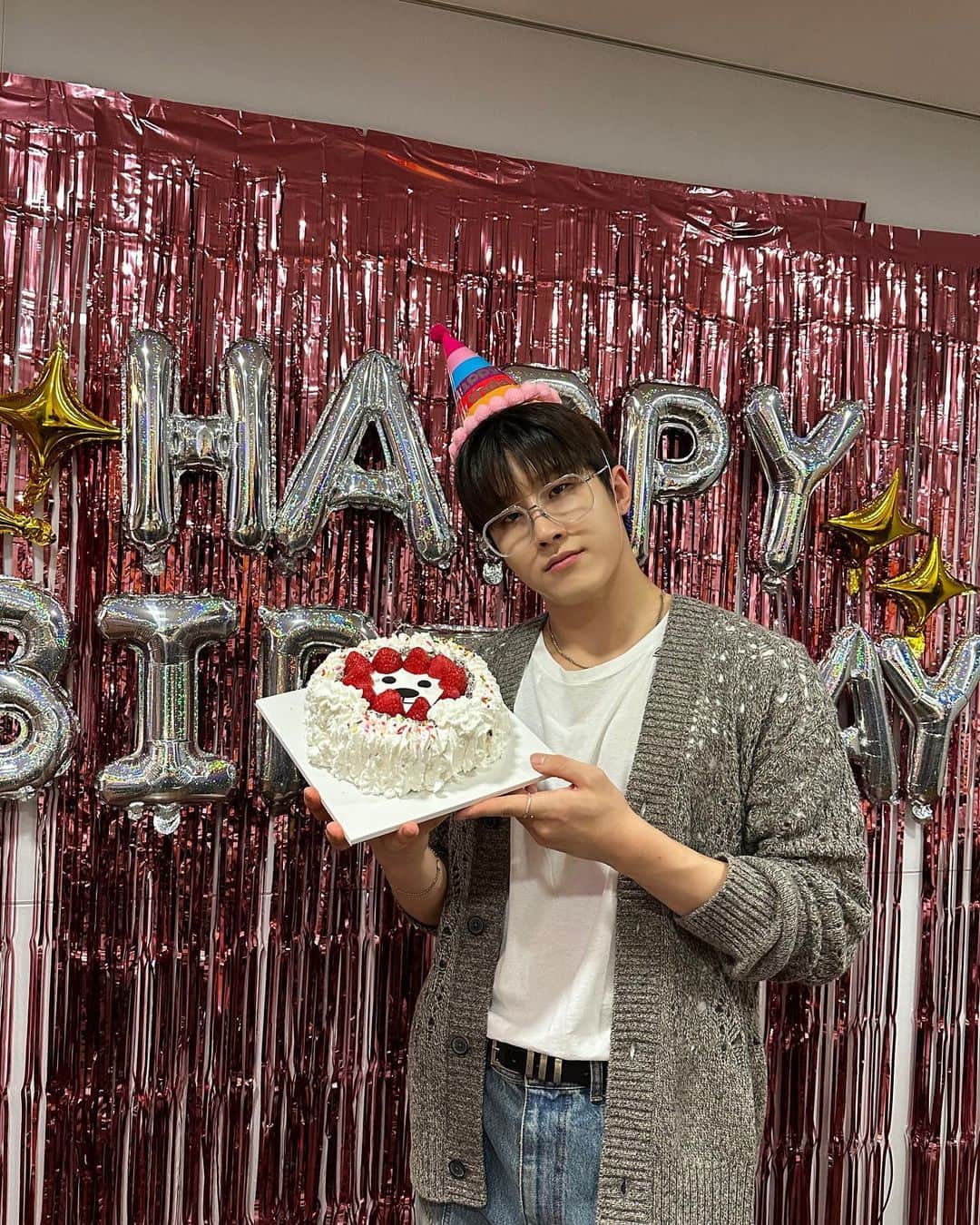ジンジンのインスタグラム：「HBD to me🐶💜  +3days🥹」