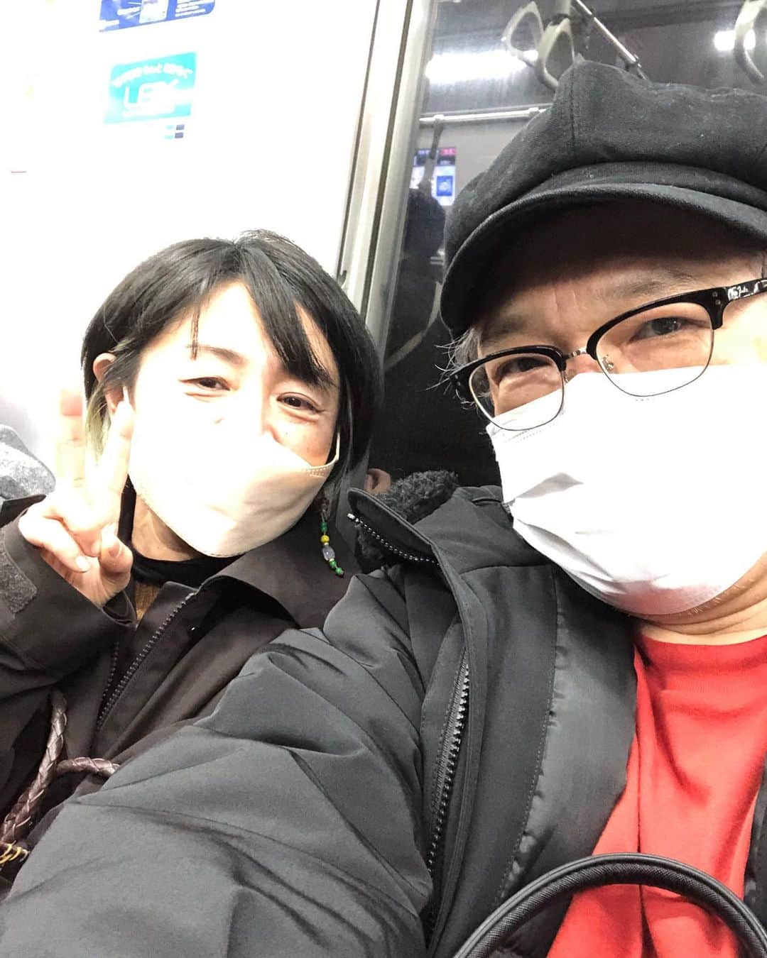 三上市朗のインスタグラム：「電車で眠りに落ちて起きたら隣にいた！とっても優秀な演出助手で大好き💕な山田翠！ビックリしたー！！」