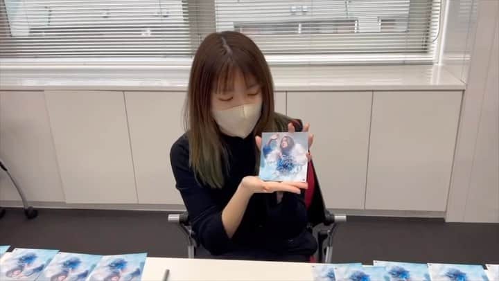 JUNNAのインスタグラム：「明日、3月19日23:59までにビクターオンラインにて3rdアルバム『Dear』を予約していただくと、アナザージャケットに「Dear 〇〇(みんなの名前)＋サイン」でみんなにお届けしますっ💿  5周年、歩いてこれたのは、みんなのおかげ。その感謝を込めて、書かせていただきます🫶🏻  ぜひ、よろしくお願いしますっ」