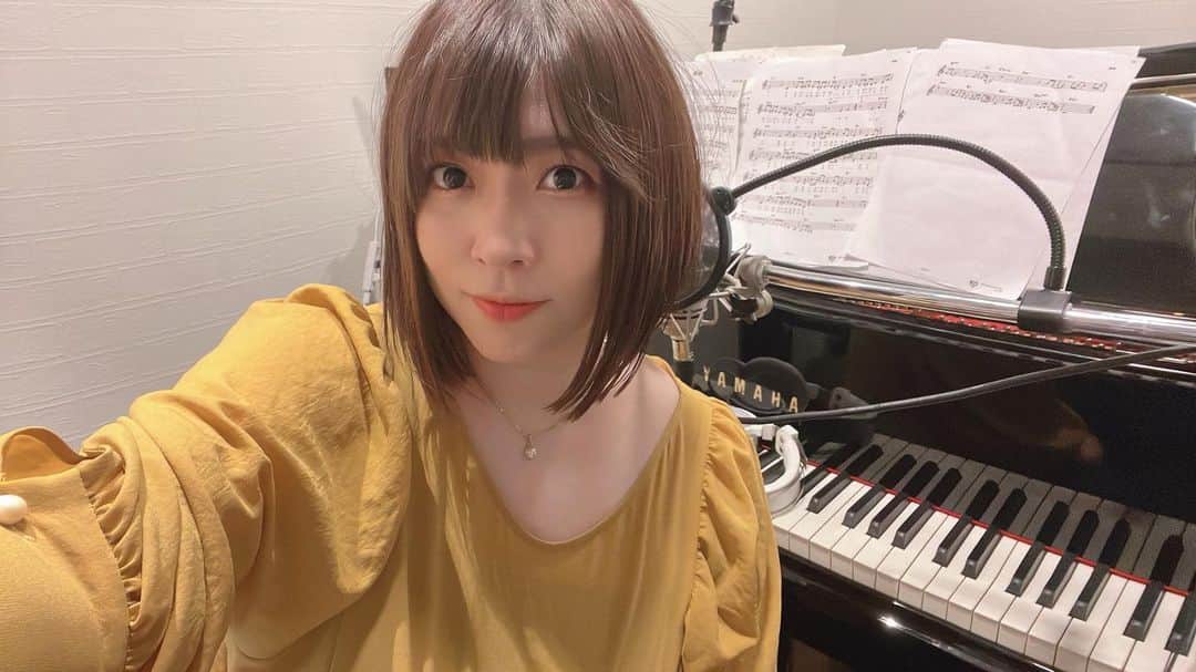 鈴華ゆう子のインスタグラム：「YouTubeメンバーシップの配信でした。月1回以上で、自宅からゆるっと弾き語り配信をお届けしてます。かれこれ丸2年毎月かかさず続けてますー！ 興味がある方はぜひに！ https://www.youtube.com/yuko-suzuhana #和楽器バンド　 #鈴華ゆう子　 #yukosuzuhana  #鈴華流」