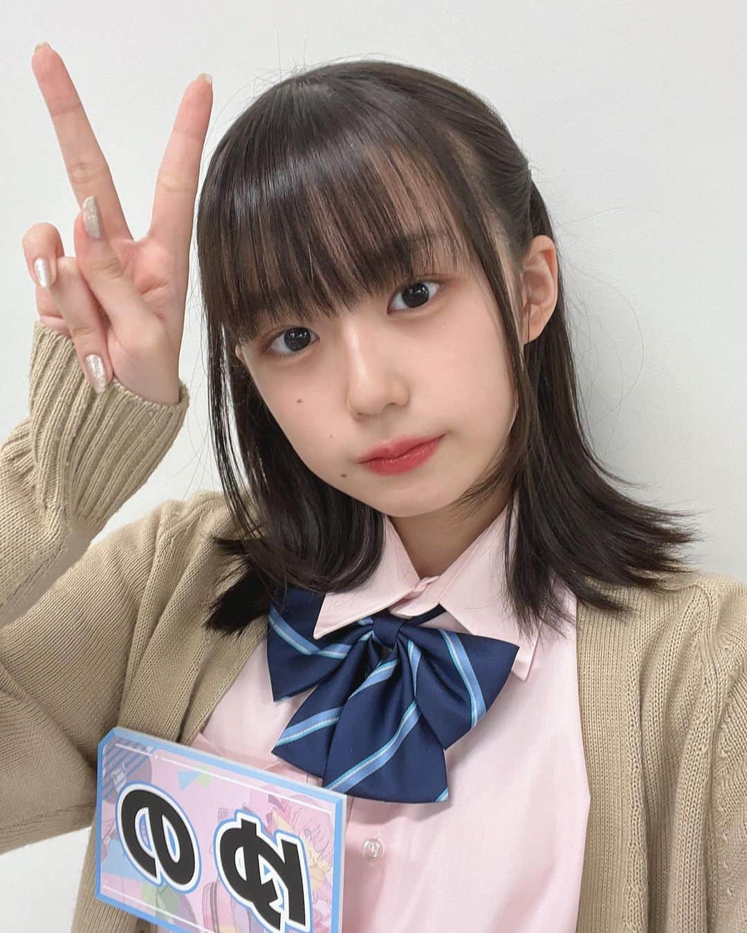 小久保柚乃のインスタグラム：「・  3月19日（日）12:45～ 日本テレビ「超無敵クラス」  出演します！みてね🏫💖  大好きな＝LOVEさんの齋藤樹愛羅ちゃんと👑  #超無敵クラス #齋藤樹愛羅 さん #私立恵比寿中学 #エビ中 #小久保柚乃」