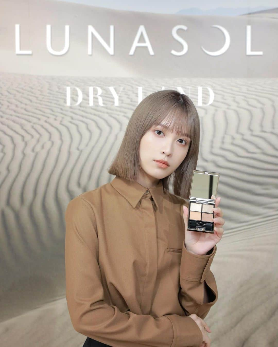 松本愛（まあぴぴ）のインスタグラム：「@lunasolofficial   LUNASOL 2023Spring＆Summer “DRY LAND”  砂紋や地層のように異なる色や質感、立体感を表現している23年春夏コレクションは3月17日発売です🪐  #LUNASOL  #DRYLAND #ルナソル  #eyeshadow  #eyecoloration #smoothclearpowder  #mellowfitbalm」