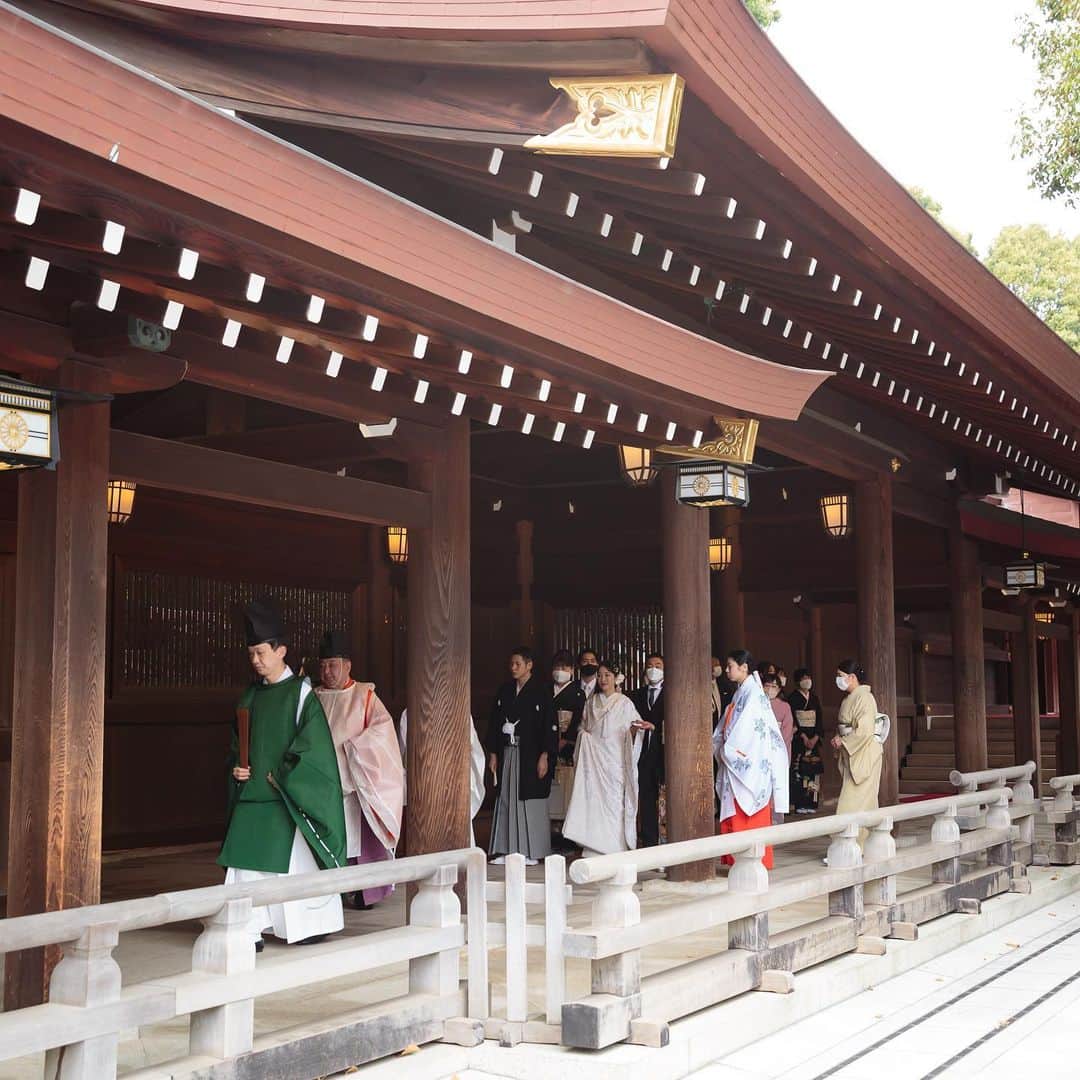 桜雪さんのインスタグラム写真 - (桜雪Instagram)「今日は結婚記念日ということで、 結婚式の写真を見返してました。  厳かで気が引き締まりました。 渋谷区の誇る明治神宮という大切な場所での挙式。 本当に素敵な体験ができました。  #明治神宮 #明治神宮挙式」3月18日 22時46分 - yuki_12hsm