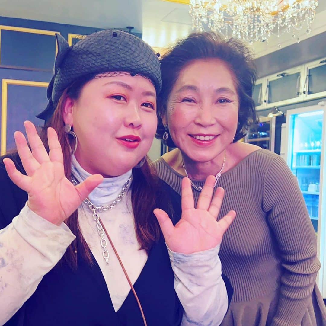 ミナコさんのインスタグラム写真 - (ミナコInstagram)「In新大久保にオープンした＋82（プラスハチニー）行ってきた❤️ めちゃくちゃ美味しかった〜！ 詳しくはYouTubeみてね↓ 【新大久保】大人デブがオシャレな韓国料理店で好き放題爆食❤️ぽっちゃり最高の夜食【大食い】 https://youtu.be/ITcMVe1NxCE @pochahome2021   年中無休で朝7時までやってるよ〜❤️ そして味が最高に旨くて❤️お店綺麗だかマジおすすめだぴょーん🐰  #プラスハチニー #韓国料理 #新大久保 #コリアンタウン #新大久保　#新大久保グルメ #新大久保ランチ #新大久保カフェ #韓国 #韓国旅行 #韓国グルメ #新宿グルメ #新宿ランチ #instafood #좋아요 #먹스타그램 #맛집 #東京 #japan #shinokubo #food #yummy #タイアップ」3月18日 22時47分 - mi7kooooo