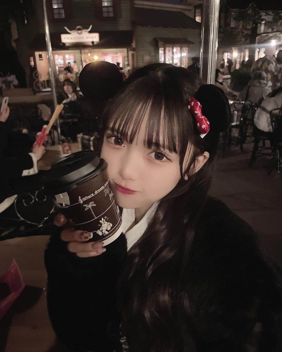 津代美月さんのインスタグラム写真 - (津代美月Instagram)「. この日は夕方から行ったあ  はやくぽかぽかディズニーしたいーな 🐈🖤  #ディズニー #ディズニーランド #Disney #Disneyland #ミニーちゃん」3月18日 22時49分 - __tsushiromizuki