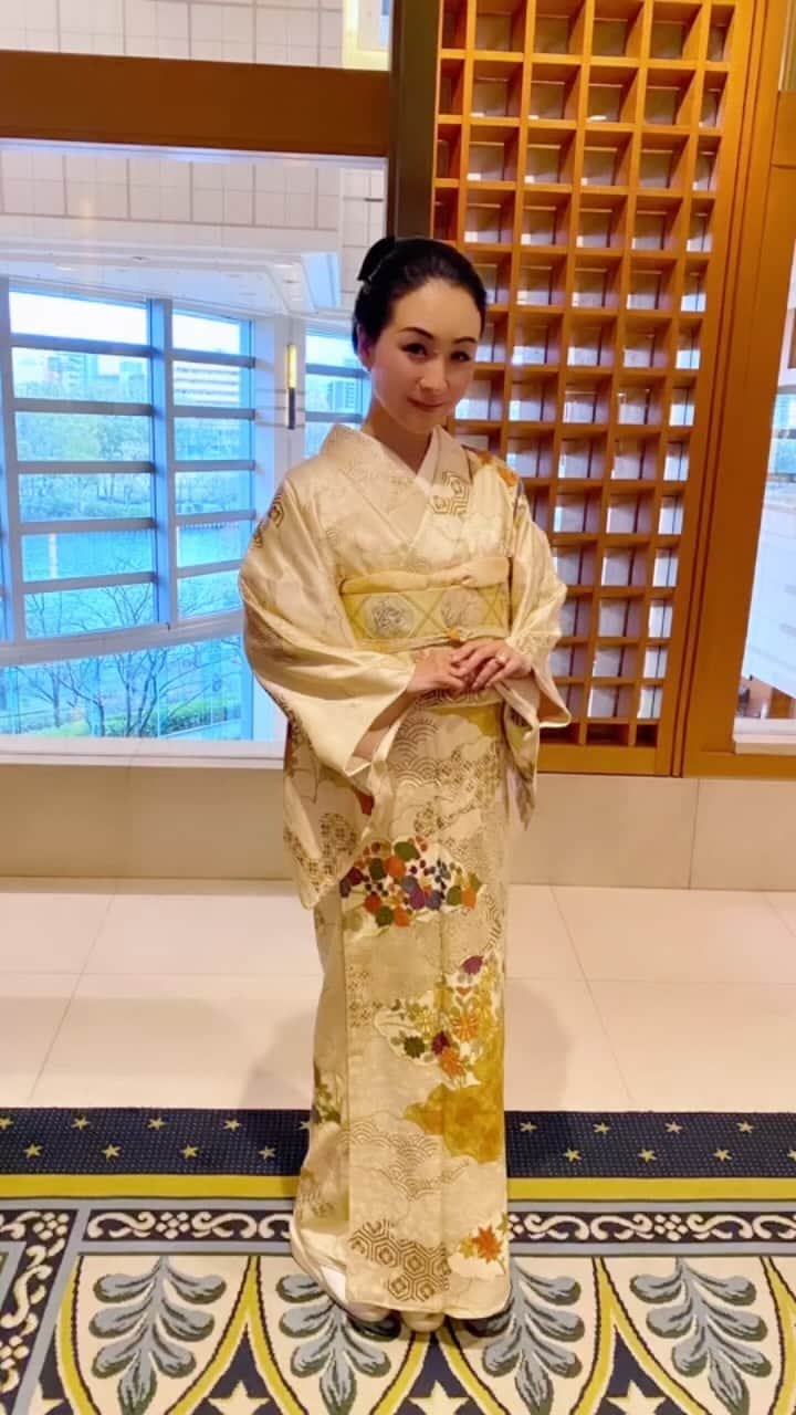 平山美香のインスタグラム：「2023.3.16 長男❤️卒園式 着物姿のママ達が沢山いて、とても華やかでした❤️ 息子達は着物姿の私をいつも褒めてくれるので、私も着物を着るのが楽しみ❤️ ４月は次男の入園式、長男の入学式と続くので、どれを着ようかワクワク❤️ #卒園式 #着物 #訪問着」