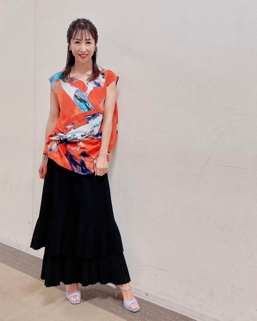 かとうれいこさんのインスタグラム写真 - (かとうれいこInstagram)「お衣装🧡 #番組 #収録 #衣装 #アクセサリー #オレンジ ...